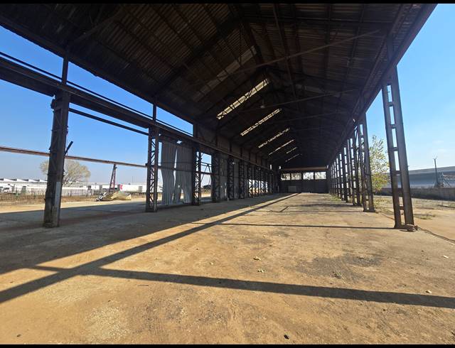 3,000M² WAREHOUSE TO LET IN BOKSBURG EAST